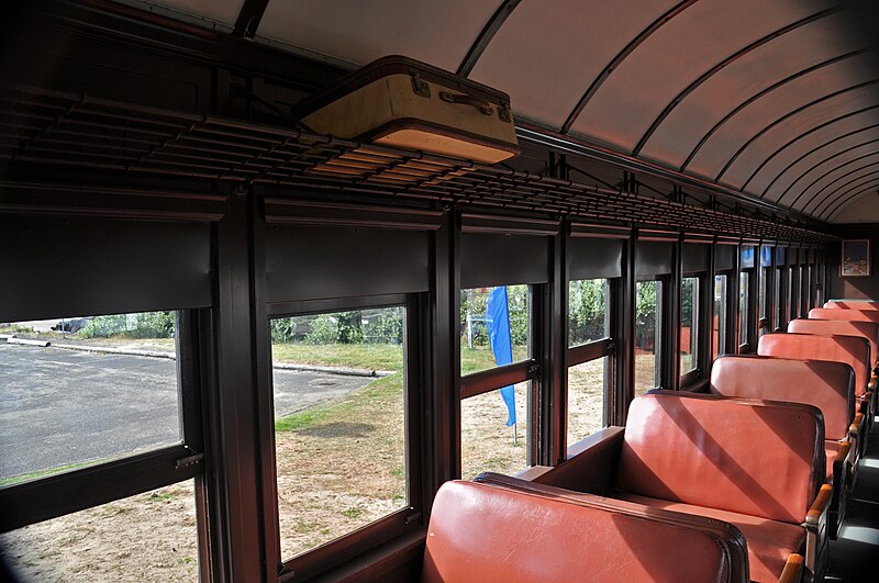 File:Oregon Coast Scenic Railroad passenger car 3.jpg