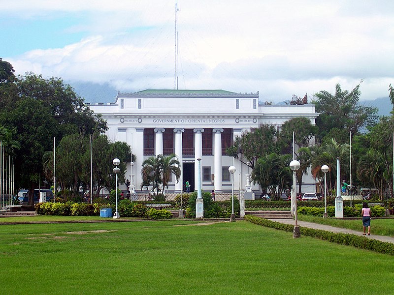 File:Oriental Negros Capitol.jpg