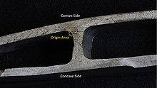 Photo of UA328 fan blade's fracture surface with the origin area identified (NTSB photo) Origin Annot.jpg