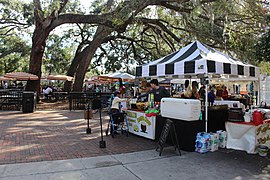 File:Orlando Farmers Market, Lake Eola Park Dec 2017 2.jpg