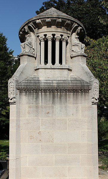 File:Père-Lachaise - Division 93 - Dervaux 01.jpg