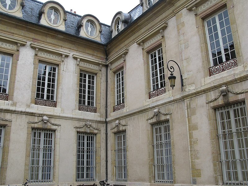 File:Palace of the Dukes of Burgundy (6044975211).jpg