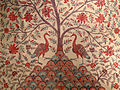 Palempore aux paons, détail 3 (coton teint, peint par mordançage et réserve. Inde, Côte de Coromandel. Seconde moitié du 18e siècle).