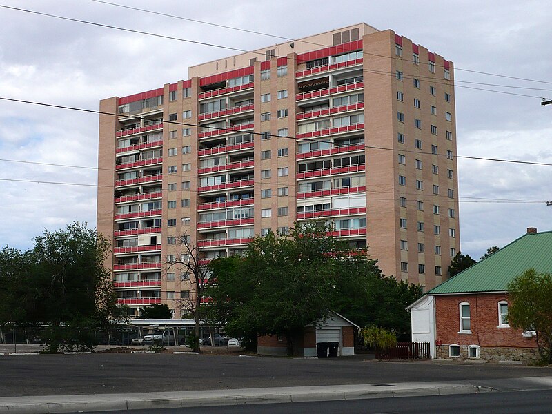 File:Park Plaza Condominiums Albuquerque.jpg