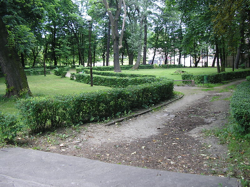 File:Park on Łukasińskiego street in Częstochowa 2014 bk02.jpg