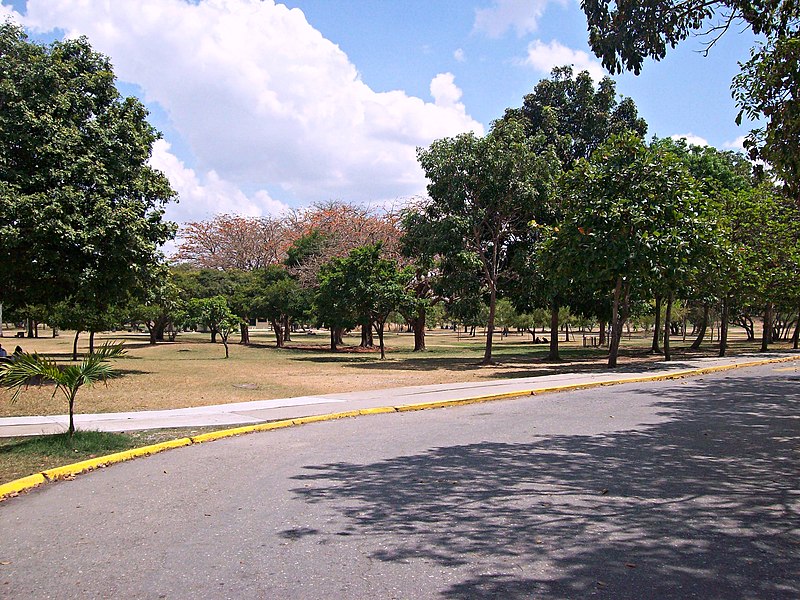 File:Parque del Este Barquisimeto.jpg