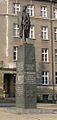 Socha Tomáše Garrigua Masaryka před budovou PdF UP podle návrhu Vincence Makovského a Jaroslava Fragnera