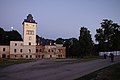 Čeština: Zámek ve městě Piława Górna (v pravo s účastníky Wikiexpedice 2013, Polsko English: The chateau in Piława Górna (with the participants of Wikiexpedition 2013, that can be seen on the right side. Lower Silesian Voivodeship, Poland