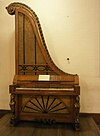 Pianoforte a giraffa - Vienna - XIX secolo - Museo degli strumenti musicali del castello sforzesco - Milano.jpg
