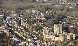 Loches, vpravo dole zámek