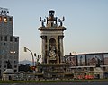 Il monumento al centro della Plaça