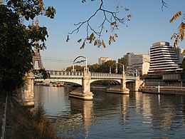 Le franchissement du bras gauche de la Seine.