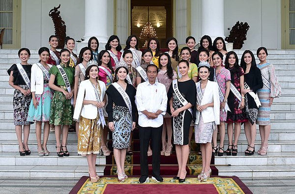 All of the Puteri Indonesia award winners and Miss Universe 2018, Catriona Gray meet with President Joko Widodo in 2019.