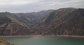 Qurama pegunungan dekat Achangaran reservoir.jpg