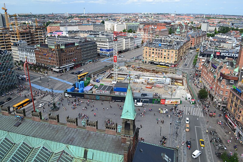 File:Rådhuspladsen vom Rathausturm aus gesehen.JPG