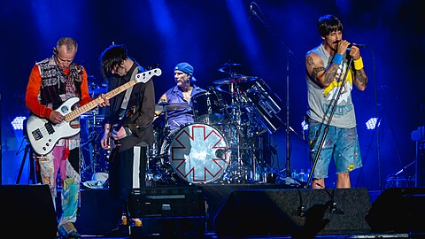 Red Hot Chili Peppers performing at the Ohana Music Festival in September 2019, three months before Klinghoffer was replaced by Frusciante