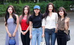 Red Velvet going to a Music Bank recording on June 28, 2019.png