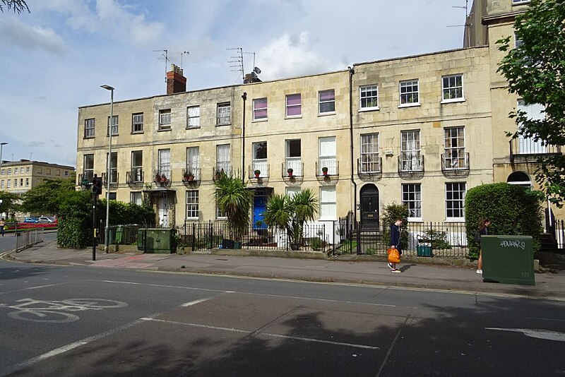 File:Regency houses on London Road (geograph 6250158).jpg