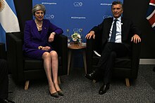 Reunión bilateral - Mauricio Macri y Theresa May (44303242900).jpg