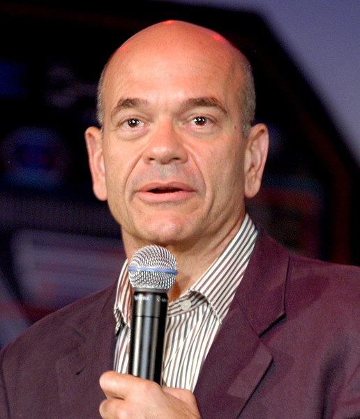 File:Robert Picardo gatecon (cropped).jpg