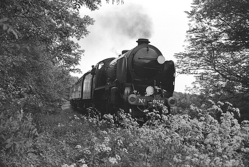 File:SR Schools class 30928 Stowe, Bluebell Line, early 1980s.jpg