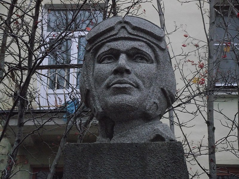 File:Safonov bust 05 Severomorsk.JPG