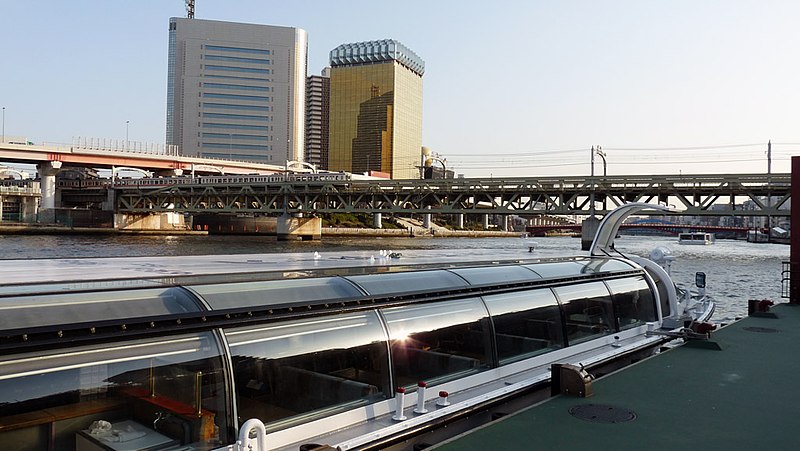 File:Sakura bij de halte Asakusa, -12 Apr. 2012 b.jpg