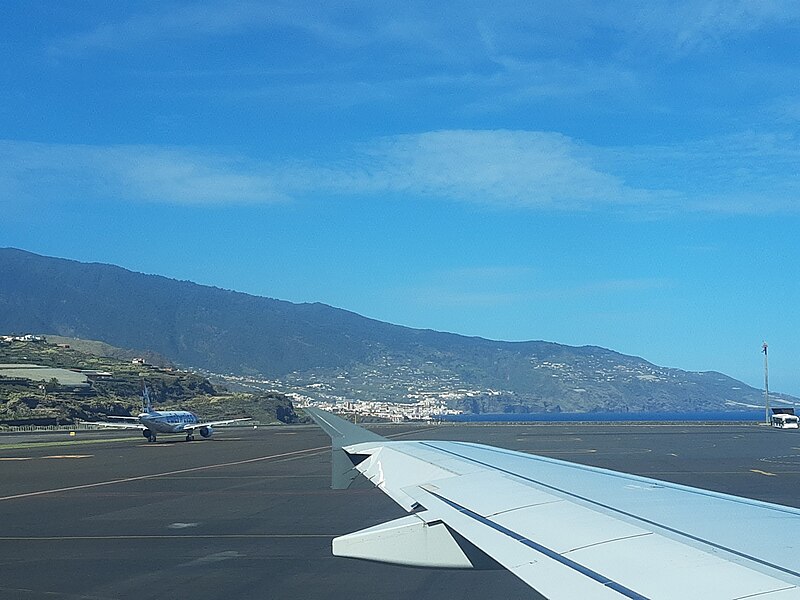 File:Santa Cruz de La Palma, from airplane on airport.jpg