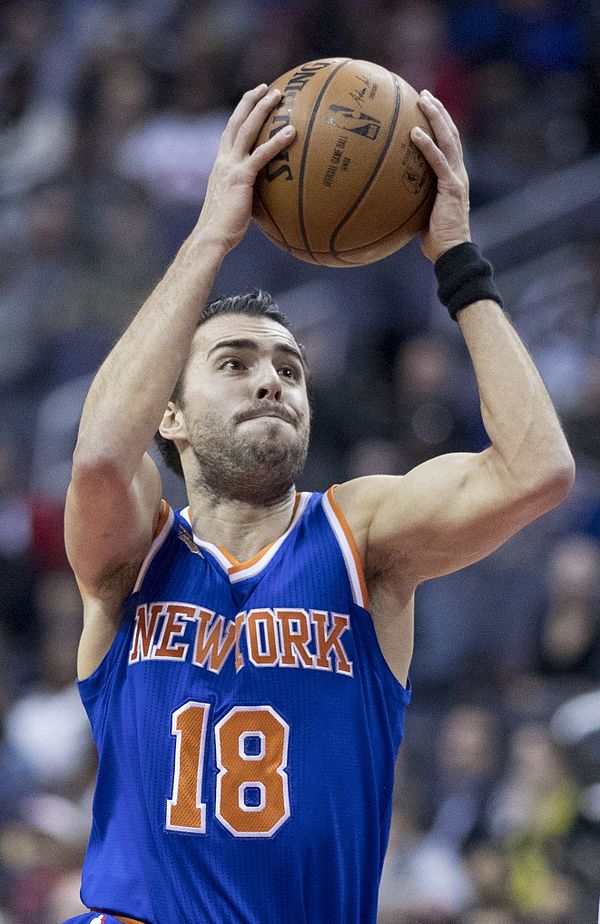 Vujačić playing for the Knicks in 2017