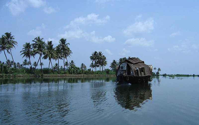 File:Scenes fom Vembanad lake en route Alappuzha Kottayam52.jpg