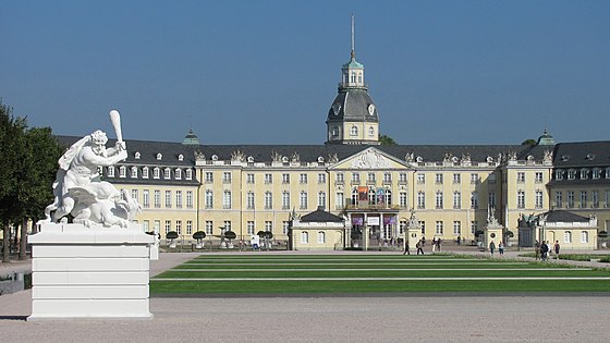Schloss Karlsruhe 2011.jpg