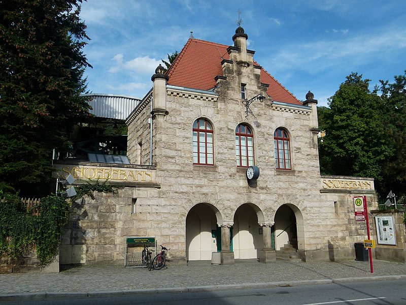 File:Schwebebahn Dresden - Talstation.jpg