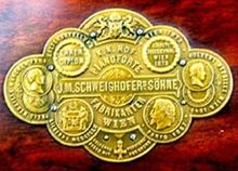 Cast iron plate of J. M. Schweighofer's Sohne on piano Schweighofer Plakette.jpg