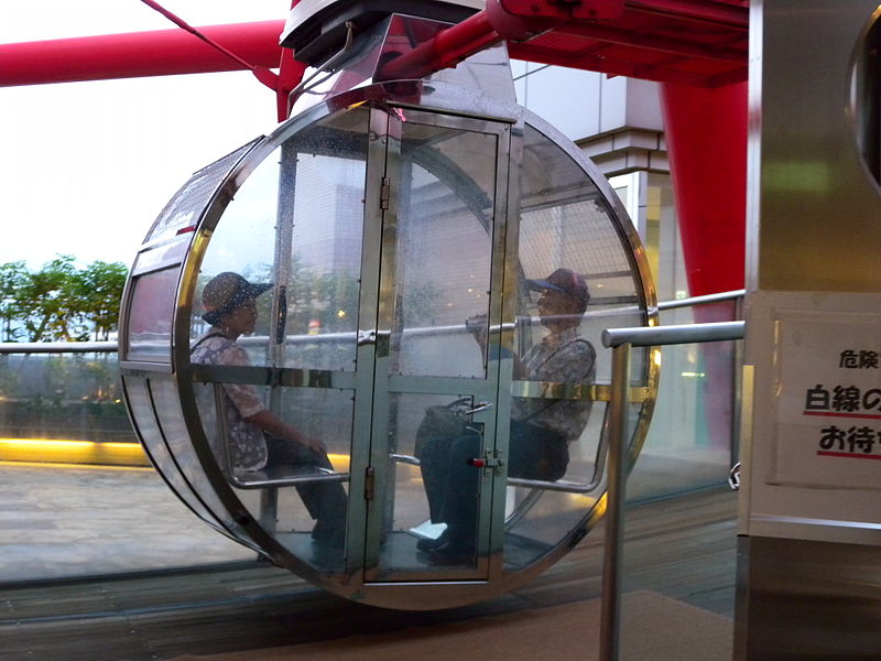 File:See through Gondola AMURAN in AMU PLAZA KAGOSHIMA.jpg