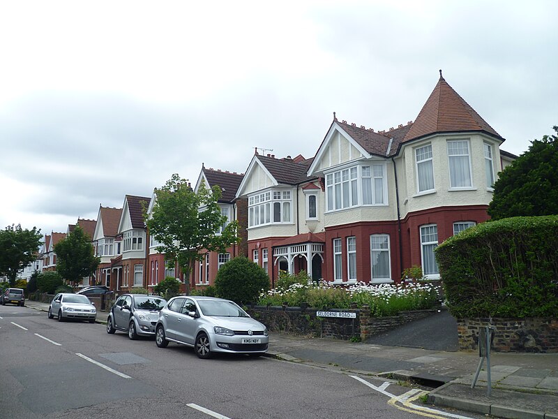 File:Selborne Road, Palmers Green.jpg