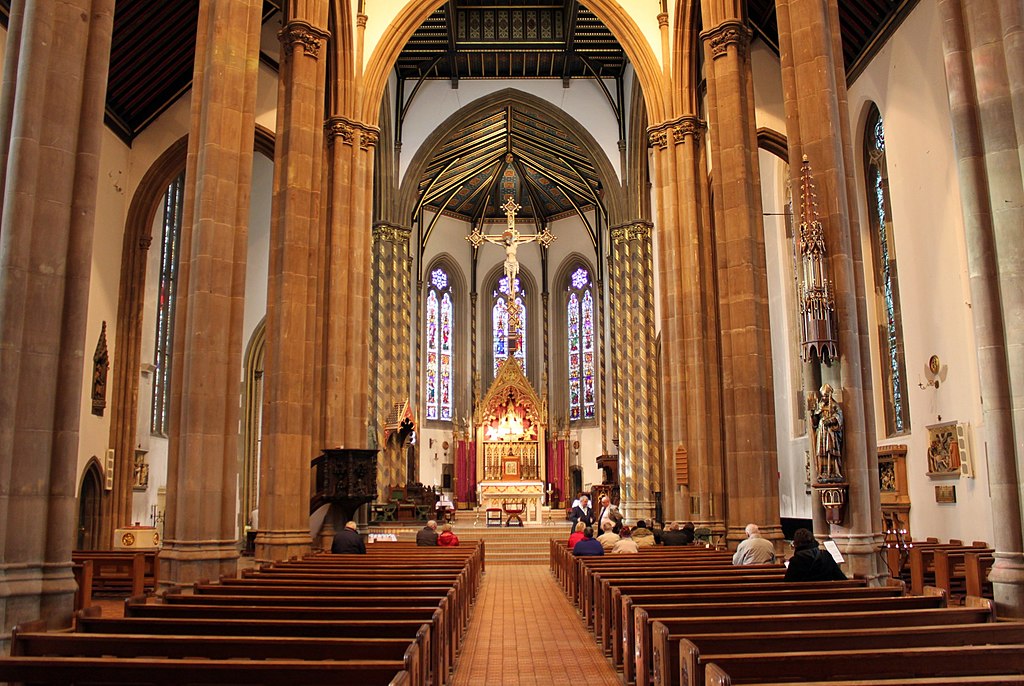 St Chads Birmingham Nave.jpg