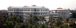 St Joseph's Engineering College, Vamanjoor, Karnataka (pohled zdaleka) .jpg