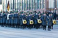 Deutsch: Soldaten des Stabsmusikkorps und des Wachbataillons der Bundeswehr auf der Ludwig-Erhard-Straße in Hamburg-Neustadt beim Abmarsch nach dem Großen Ehrengeleit im Rahmen des Staatsakts für Helmut Schmidt.