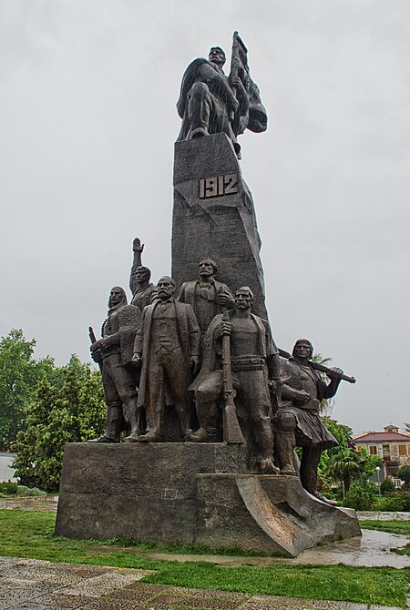 Statue, Vlora, Albania.jpg