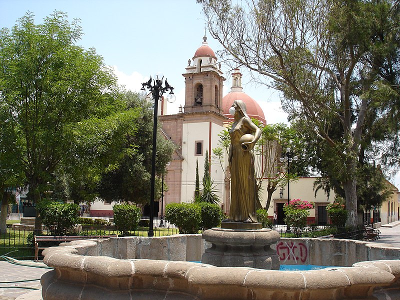 File:Statue with a Face Mask SLP 2009 - panoramio.jpg