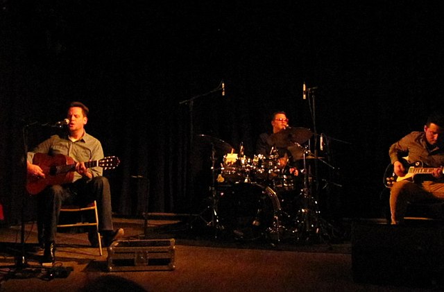 Sun Kil Moon performing at Le Divan du Monde, (Mark Kozelek, Eric Pollard, Vasco Espinheira) Paris 2014