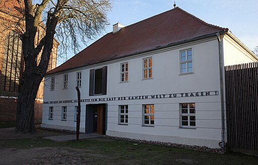 Tangermünde, Pfarrhof 7, Schule