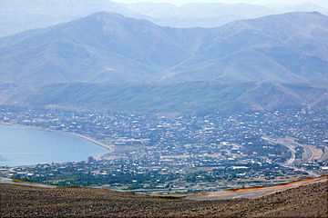 Fil:Tatvan_(view_from_Nemrut).jpg