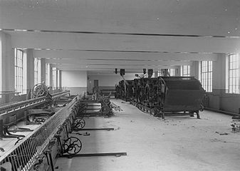 Textile machinery at Cambrian Factory, Llanwrtyd (1293993).jpg