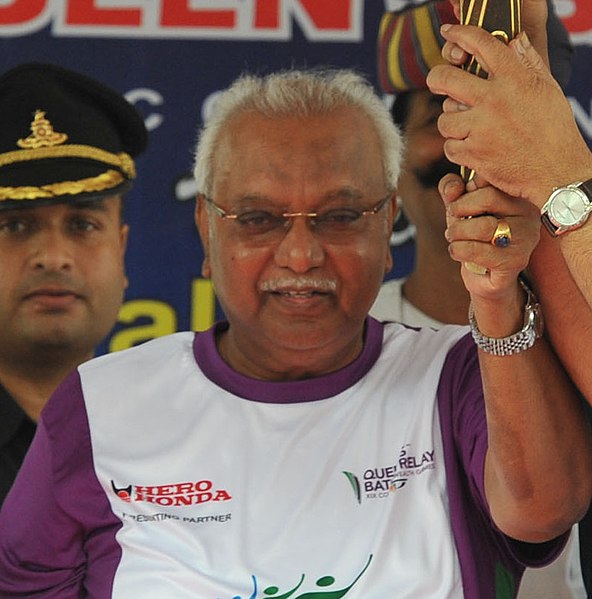 File:The Governor of Jharkhand, Shri M.O.H Farook receiving the Queen's Baton 2010 Delhi, at Raj Bhavan Ranchi on August 06, 2010 (cropped).jpg