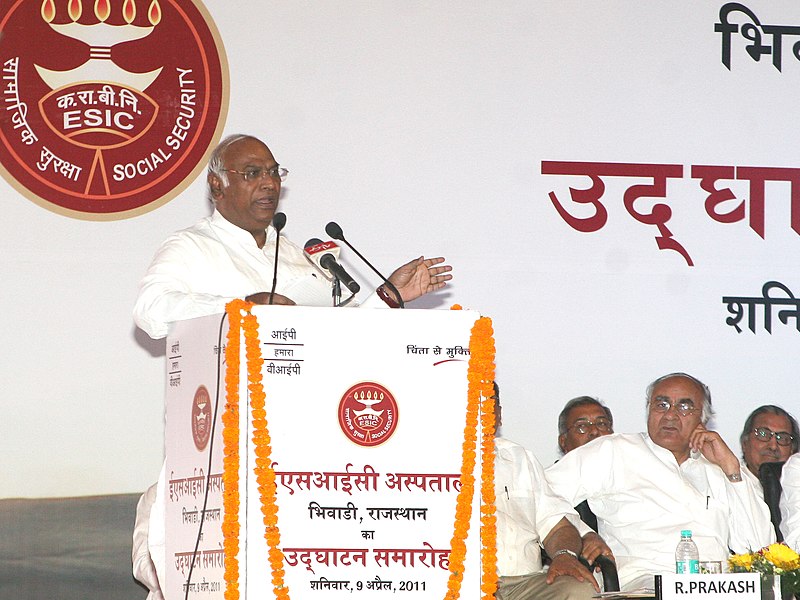 File:The Union Minister for Labour and Employment, Shri Mallikarjun Kharge addressing at the inauguration of the 50 bedded state-of-the-art ESIC Hospital, at Bhiwadi, Rajasthan on April 09, 2011.jpg