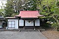 墳裾の砥上神社拝殿