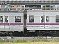 8707号車（6次車）と8807号車（2次車の更新車）の連結部。車体高さや台車などの構造が異なる。