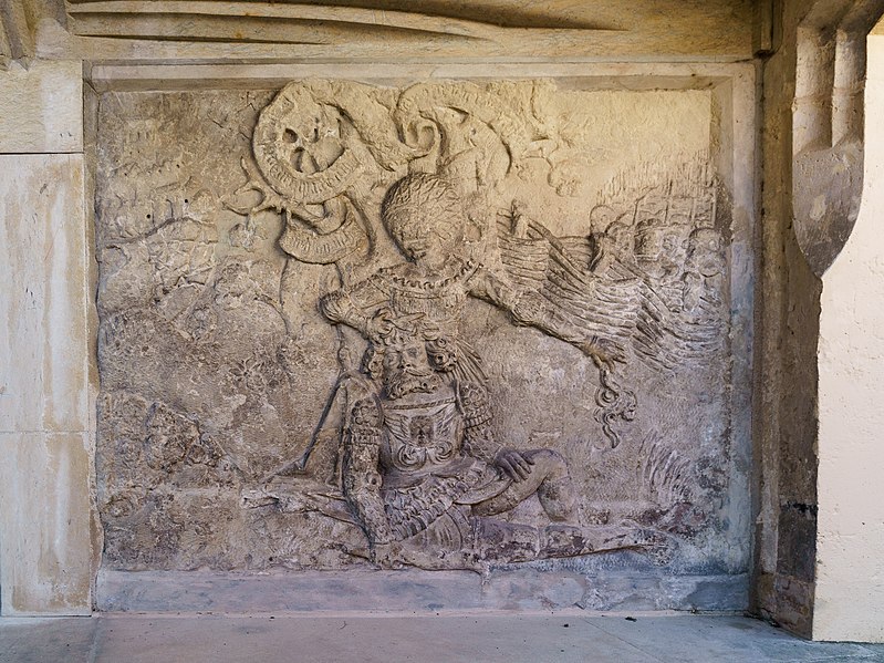 File:Torgau Schloss Hartenfels Wendelstein Innen Relief.jpg