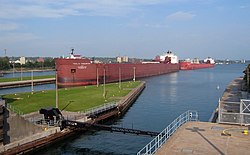 Paul R. Tregurtha u zdymadel Soo Locks